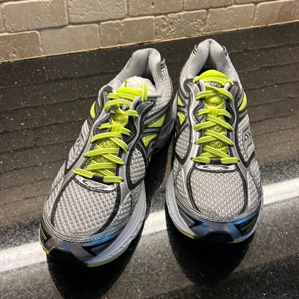 Brand new Men’s Saucony running shoe black and white Size 10.5